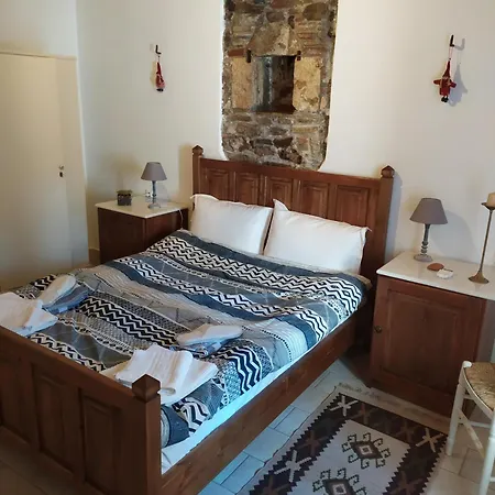 בית נופש Magnolia Traditional Stone House In *