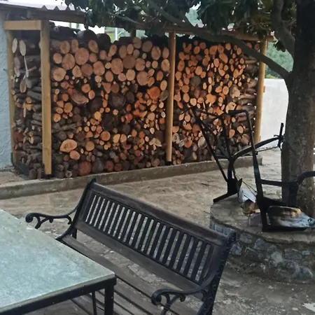 בית נופש Magnolia Traditional Stone House In