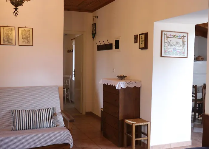 Holiday home Magnolia Traditional Stone House In *