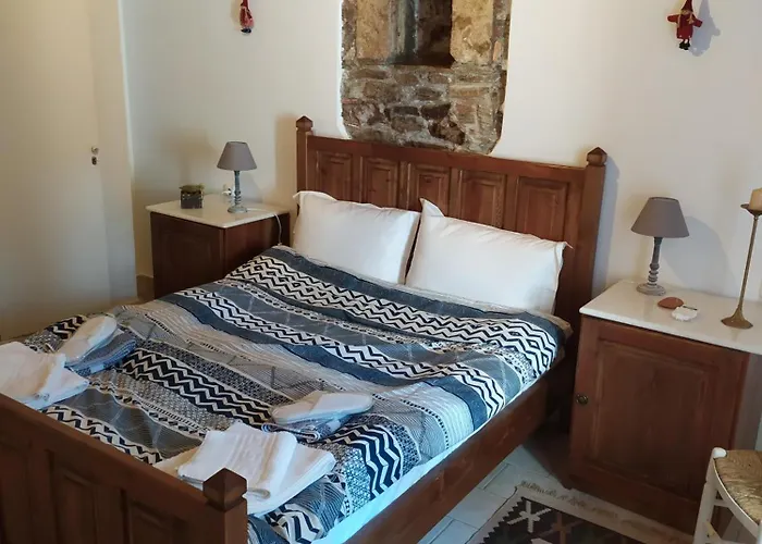 Holiday home Magnolia Traditional Stone House In *