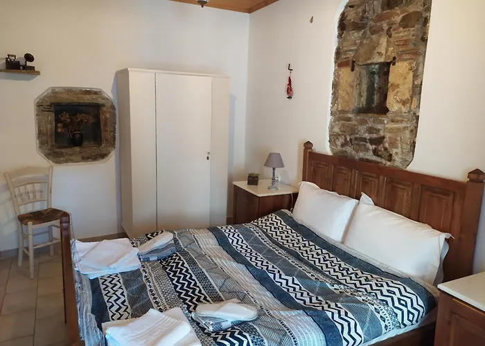 Magnolia Traditional Stone House In Holiday home